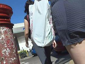 Yummy tight buttocks in spandex Picture 1