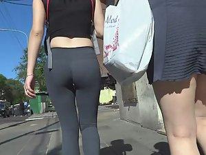 Yummy tight buttocks in spandex Picture 8