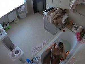 Spying on amazing naked woman in bathroom Picture 5