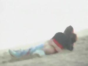Teenage couple got horny on a beach Picture 2
