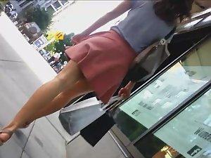 Skirt gets stuck between her buttocks Picture 8
