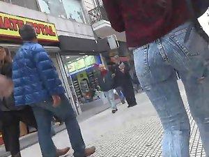 Nice ass in torn jeans Picture 4