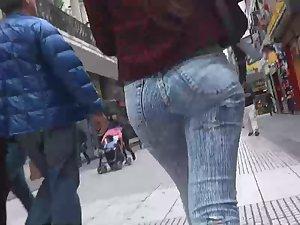 Nice ass in torn jeans Picture 5