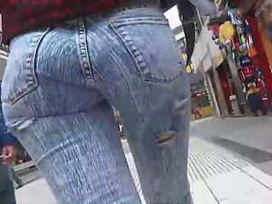 Nice ass in torn jeans Picture 7