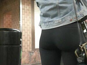Irresistible shape of her ass cheeks Picture 6