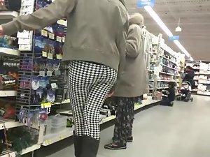 Hot girl's tights are hypnotizing Picture 5