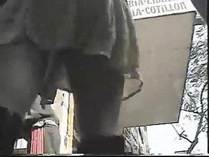 Following a sexy girl in a short skirt Picture 4