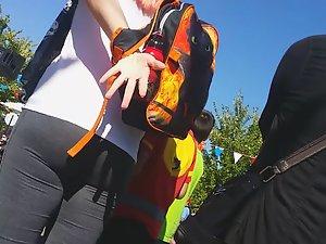 Milf's thong slips out like whale tail Picture 2