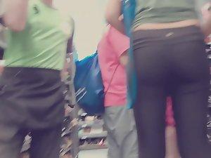 Goofy girl's thick ass in spandex pants Picture 2