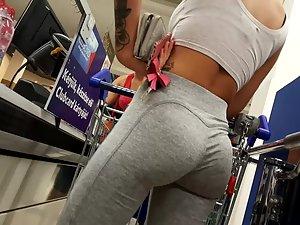 Peeping on epic ass of a fit girl in store Picture 6