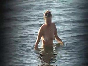 Nudists get voyeured on beach Picture 5