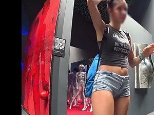 Tall girl isn't aware she shows cameltoe in shorts Picture 6