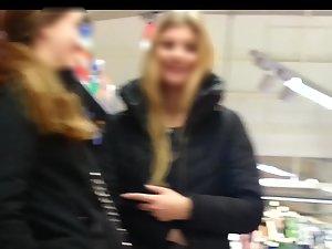 Real teenage beauty with perfect ass in jeans Picture 4