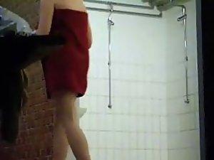 Different shapes of women in showers Picture 1