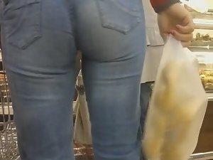 Milf's soft ass squeezed in jeans Picture 6