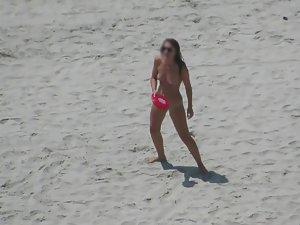 Nudist girl sucks at frisbee Picture 3