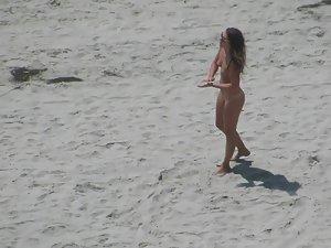 Nudist girl sucks at frisbee Picture 4