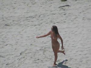 Nudist girl sucks at frisbee Picture 6