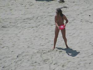 Nudist girl sucks at frisbee Picture 7