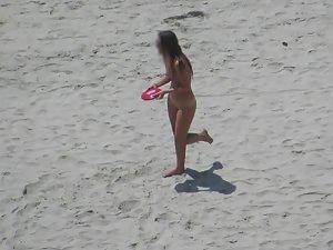 Nudist girl sucks at frisbee Picture 8