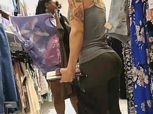 Sexy crossfitter spotted in clothes store Picture 7