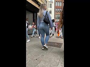 Interesting shorty got a thick ass in tight jeans Picture 1