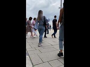 Interesting shorty got a thick ass in tight jeans Picture 5