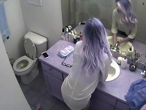 Spying on sister preparing for night out Picture 2