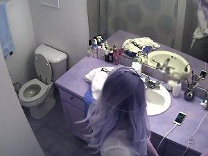 Spying on sister preparing for night out Picture 3