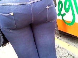 Big round ass in tight jeans pants Picture 8