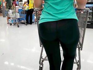 Amazing bubbly butt and visible thong in leggings Picture 1