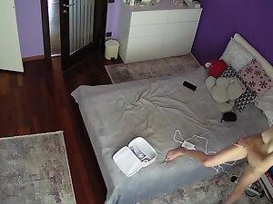 Spying on skinny girl doing her own depilation Picture 2