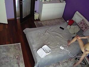 Spying on skinny girl doing her own depilation Picture 4