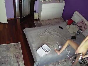 Spying on skinny girl doing her own depilation Picture 8