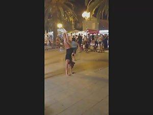Flexible street dancer does her thing Picture 4