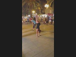 Flexible street dancer does her thing Picture 5