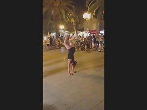 Flexible street dancer does her thing Picture 6