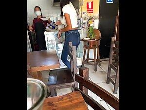 Voyeur is a customer of the hottest waitress ever Picture 4
