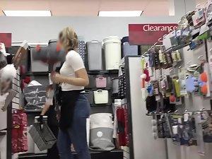 Sexy store clerk could be a model instead Picture 5