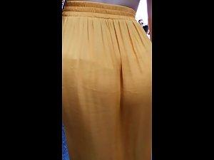 Sunlight made her black dress totally transparent Picture 7