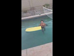 Boyfriend teases naked girlfriend in swimming pool Picture 3
