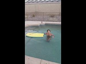 Boyfriend teases naked girlfriend in swimming pool Picture 4