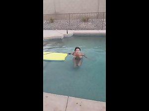 Boyfriend teases naked girlfriend in swimming pool Picture 5