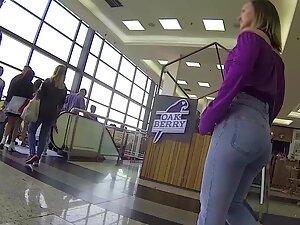 Inspecting how big booty fills up tight blue jeans Picture 2