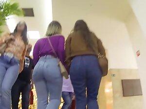 Inspecting how big booty fills up tight blue jeans Picture 5