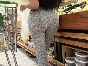 That big booty isn't made with vegetables Picture 1