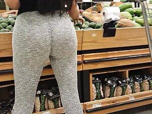 That big booty isn't made with vegetables Picture 5
