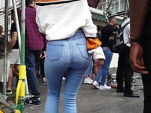 White shorty with seductive ass walks with tall black boyfriend Picture 4