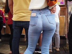 White shorty with seductive ass walks with tall black boyfriend Picture 7