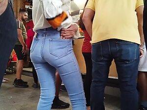 White shorty with seductive ass walks with tall black boyfriend Picture 8